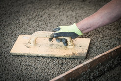 Podlahy z lehkého betonu Liapor Mix – K úpravě hotového betonu použijte stahovací lať a hladítko