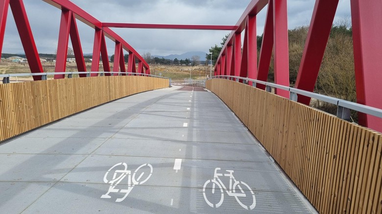 Modernizace lávky přes D2 - místo betonu je kompozit MEA