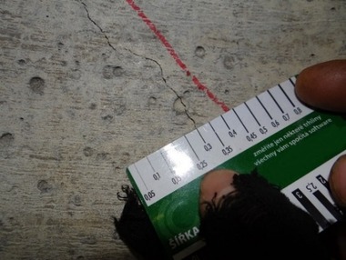 Obr. 21 Šírka trhliny pri zaťažení 658 kN