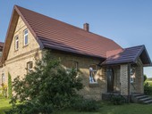 Jak zkrátit harmonogram rekonstrukce? Pomoci může lehká plechová krytina Lehké plechové krytiny SATJAM mohou díky možnosti pokládky na původní krov přispět ke zkrácení rekonstrukce střechy.