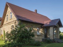 Jak zkrátit harmonogram rekonstrukce? Pomoci může lehká plechová krytina