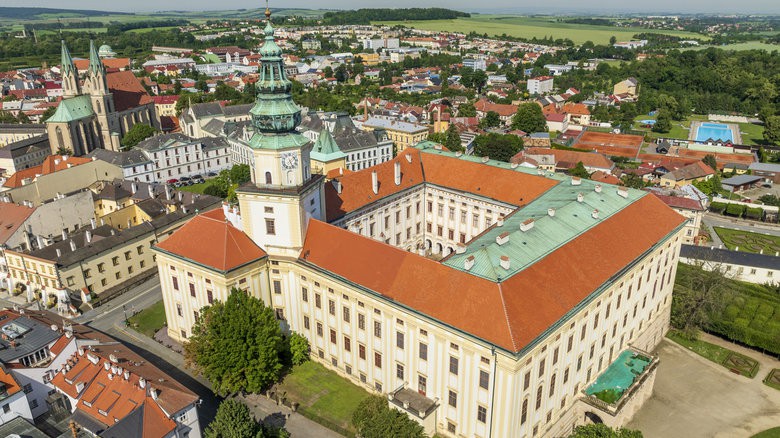 Památka UNESCO i komunitní sál dokazují, že moderní materiály nejsou jen pro novostavby