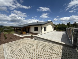 Sny se mají plnit. Vysněný dům stavěli svépomocí čtyři roky po víkendech