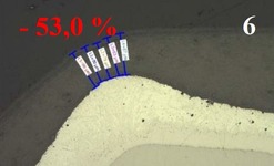 Obrázek 1 Vliv úpravy hrany na vlastnosti nátěru; 6 – zkosená hrana, nátěr na zinkovém povlaku, úbytek tloušťky 53,0 %
