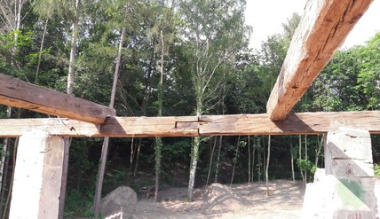Obr. 17a Původní konstrukce s rozpěrami