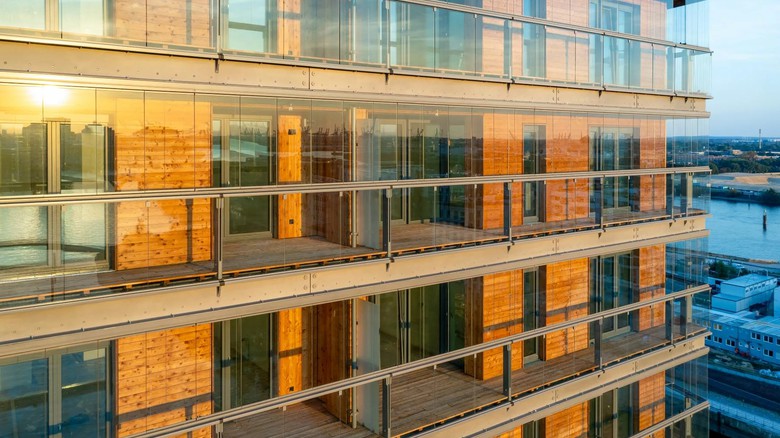 Dřevostavby a zasklené balkony: Dokonalé spojení designu a udržitelnosti
