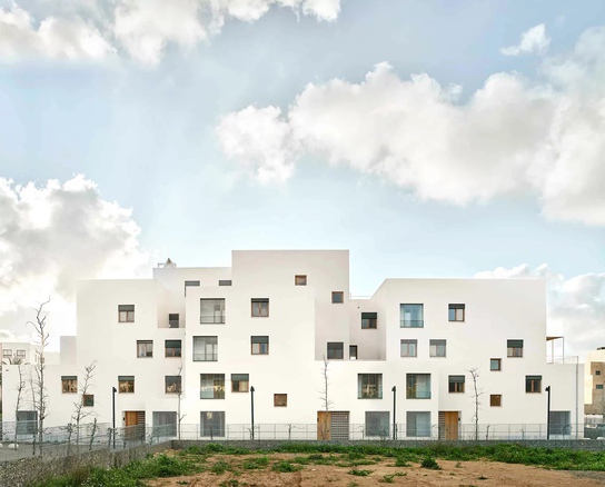 Lumon součástí projektu Raw Rooms - Casas de Tierra na Ibize