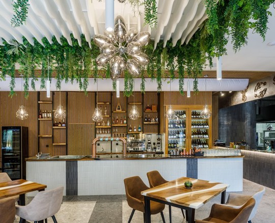 Jak ztišit restauraci: 7 kroků k lepší akustice bez zásahu do designu interiéru