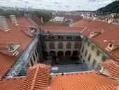 Celkový pohled na hotovou střechu – Nostický palác v&nbsp;Praze na Malé Straně. A-Z&nbsp;Bau&nbsp;s.r.o.