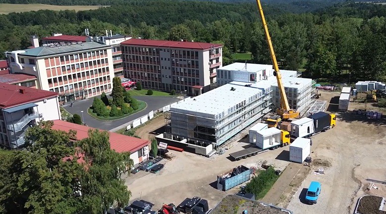 Pavilon psychiatrie v Ostrově, Hlavní cena poroty Stavby roku Karlovarského kraje 2026, zhotovitel KOMA MODULAR, foto estav.tv