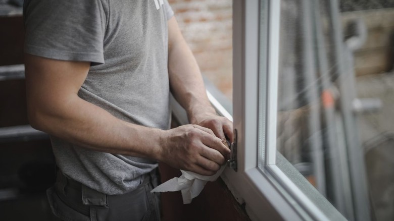 Blíží se podzim: Jak se postarat o plastová okna v chladnějších měsících?
